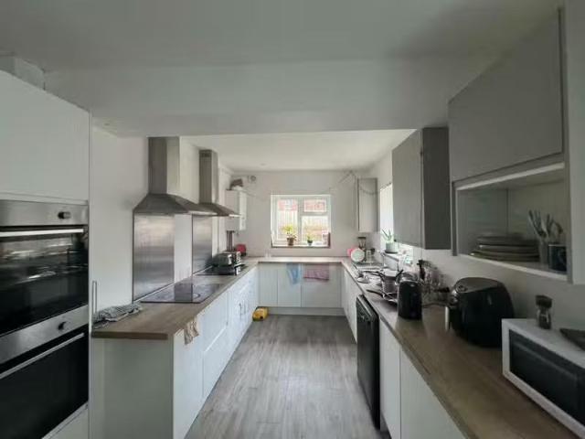 Unique 1 bedroom house share for rent in Fishponds Road, Fishp.