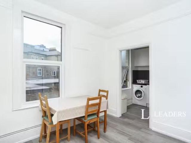 Charming 1 bedroom house share for rent in High Street, Becken.