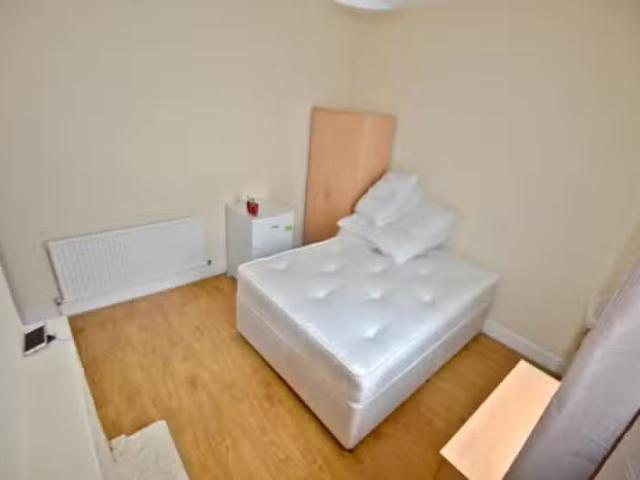 Unique 1 bedroom house share for rent in St. Mary's Road, Bour.