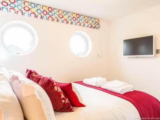 Charming 1 bedroom serviced apartment for rent in Burnaby Road.