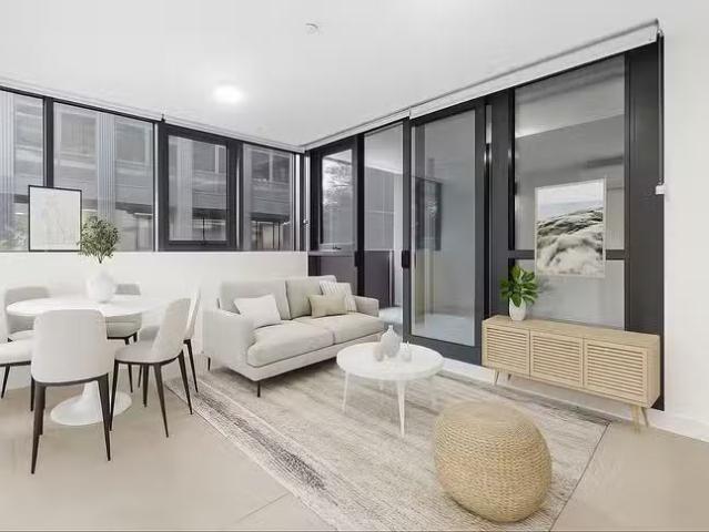 Just in! 1 BR 104/12 Queens Road, Melbourne, VIC 3004