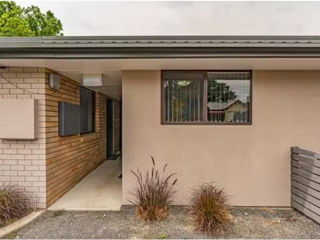 Cheap 1 BR 10/4 Salmon Avenue, ARMIDALE Apartment for rent Li.