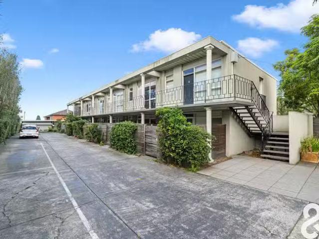 Unique 1 BR 11/54 Pender Street, Thornbury, VIC 3071