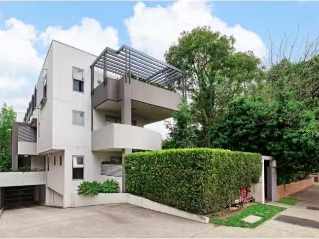 Just in! 1 BR 11/242 Pacific Highway, Greenwich Apartment for.