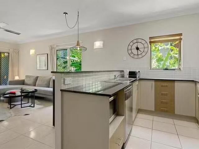 Cheap 1 BR /12 21 Gregory Street, Westcourt, QLD 4870