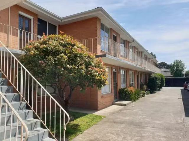 Deal! 1 BR 13/36 Woornack Road, Carnegie VIC 3163 Apartment.