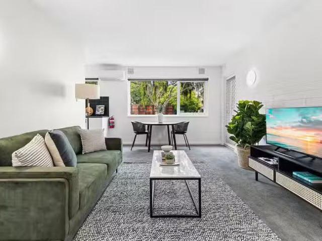Nice 1 BR 1/44 Gatehouse Street, Parkville, VIC 3052