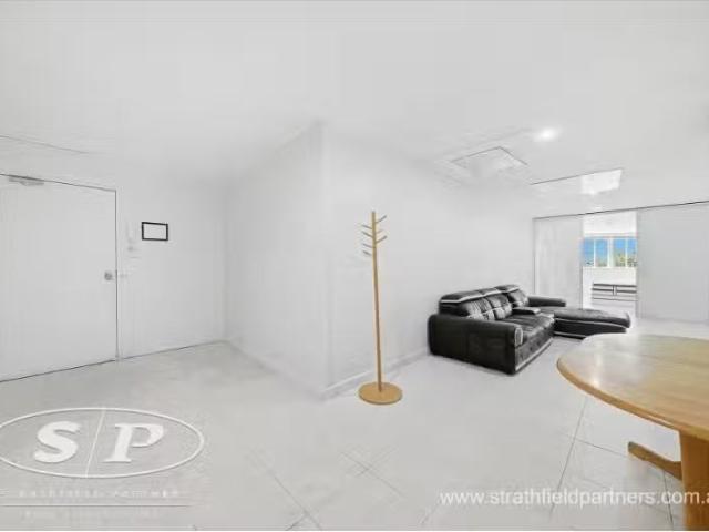 Charming 1 BR 211/98 100 Bankstown City Plaza, Bankstown Apart.