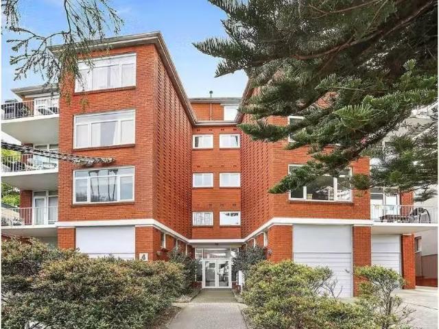 Charming 1 BR 2/4 Macpherson Street, Waverley Apartment for re.