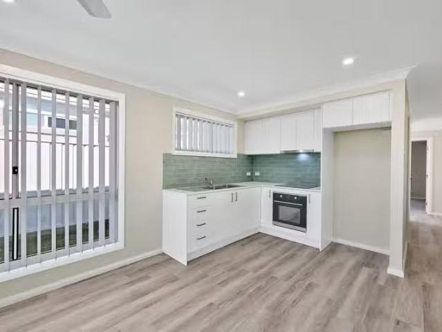 Cozy 1 BR 29A Sea Pearl Drive, ELLIOTT HEADS, QLD 4670 Duple.