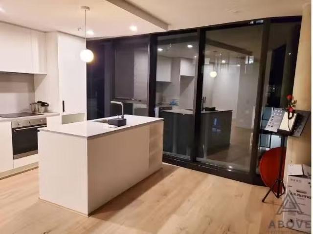 Cheap 1 BR 305/83 Cooyong Street, Reid Apartment for rent Lis.