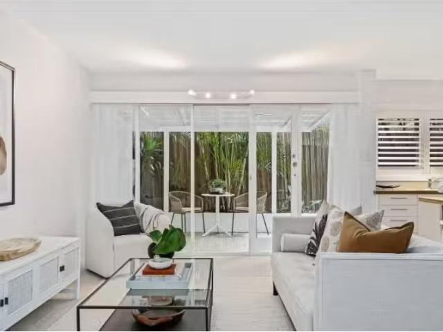 Rental! 1 BR 4/2 Seaview Avenue, Newport Apartment for rent L.