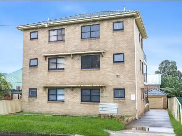 Deal! 1 BR 4/38 Bourke Street, Wollongong Apartment for rent.