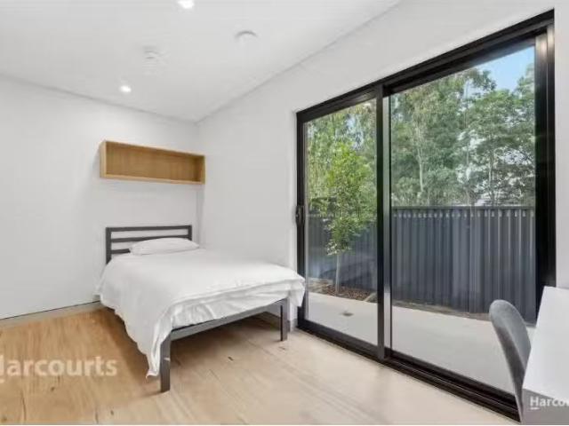 Just in! 1 BR 4/55 Mahoney Drive, Campbelltown Apartment for r.