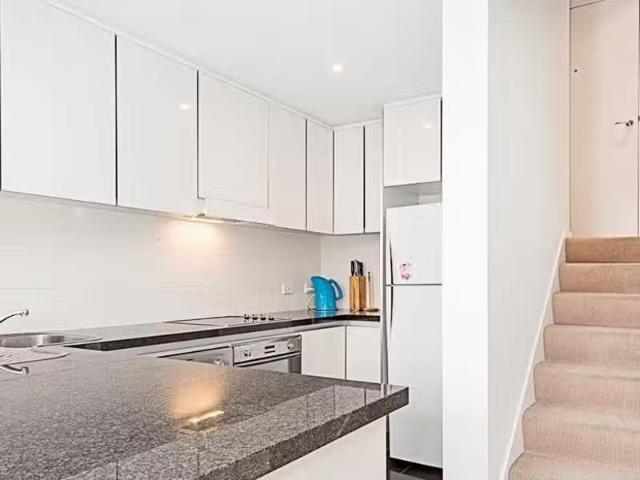 Just in! 1 BR 47/41 Blackall Street, BARTON Apartment for rent.