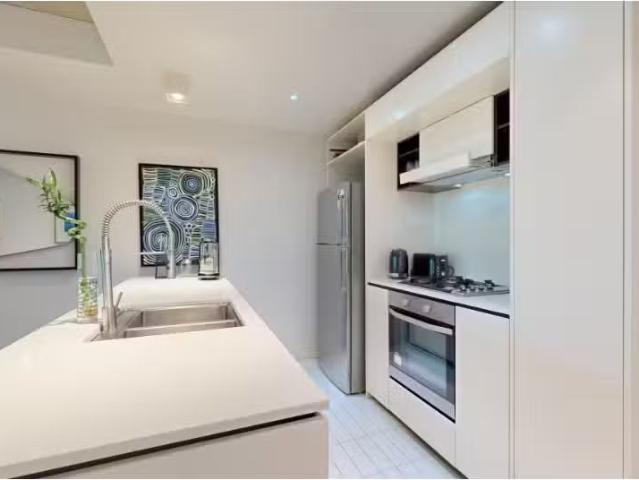 Cheap 1 BR 5/31 Eastlake Parade, Kingston Apartment for rent.