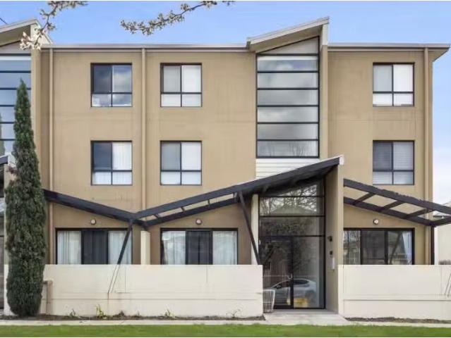For Rent! 1 BR 55/40 Swain Street, Gungahlin Apartment for ren.