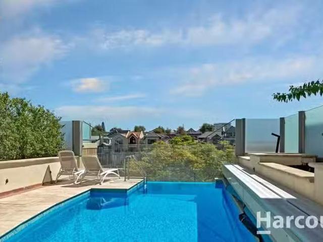 Just in! 1 BR 60/20 Royal Street, EAST PERTH, WA 6004 House.