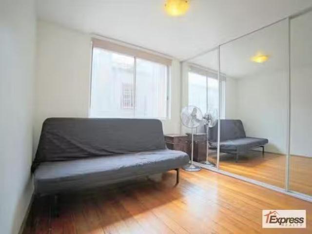 For Rent! 1 BR 6/193 195 Old South Head Road, Bondi Junction.