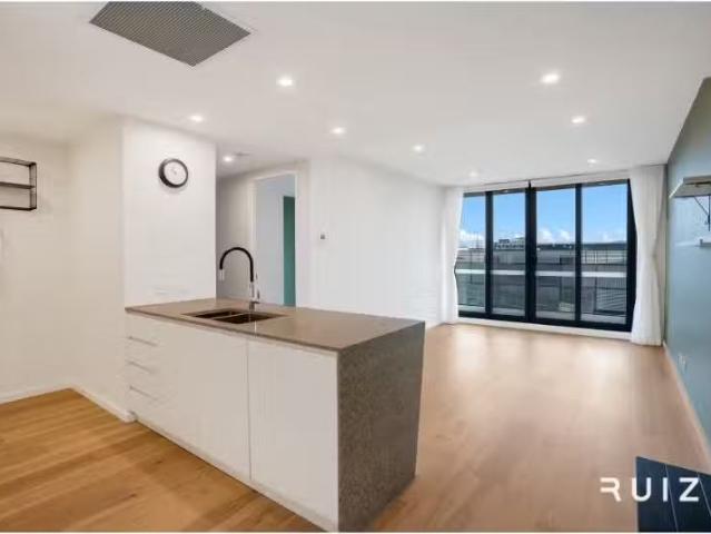Nice 1 BR 722/61 Cooyong Street, Braddon Apartment for rent L.