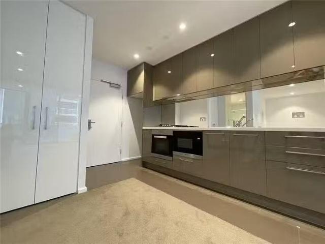 Deal! 1 BR 810/1 Balston Street, Southbank, VIC 3006