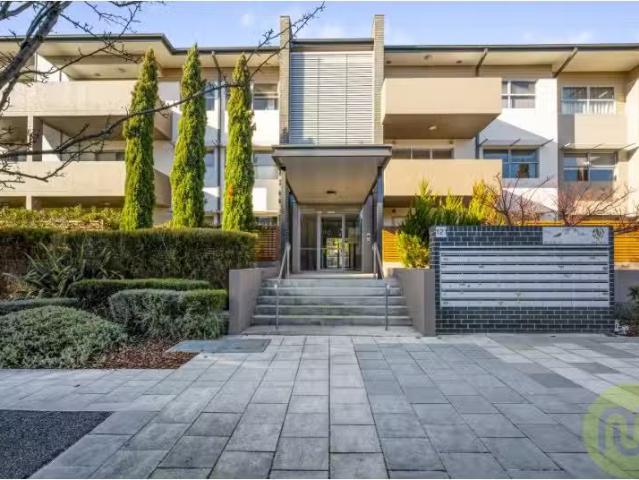 Charming 1 BR 81/121 Easty Street, Phillip Apartment for rent.