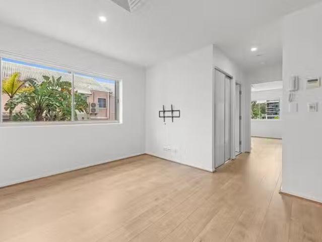 Charming 1 BR 8/21 Manning Street, Milton, QLD 4064