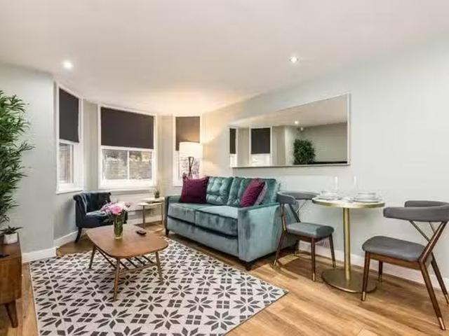 Deal! 1 BR Bedford Street South