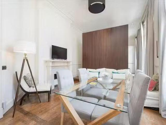 Nice 1 BR Grosvenor Gardens, London