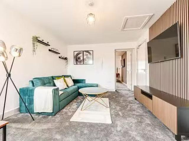 Deal! 1 BR Oldham Road