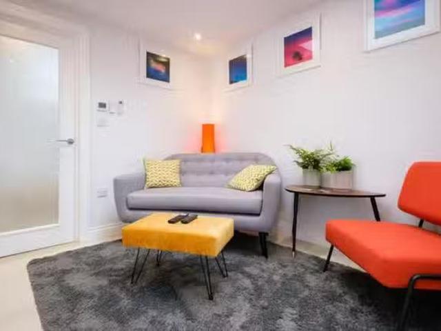 Cozy 1 BR Lewis Lane
