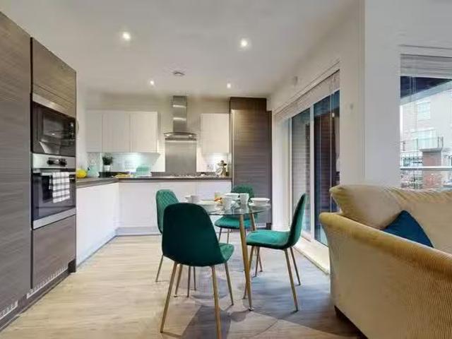 Rental! 1 BR Mortimer Square, Swanscombe