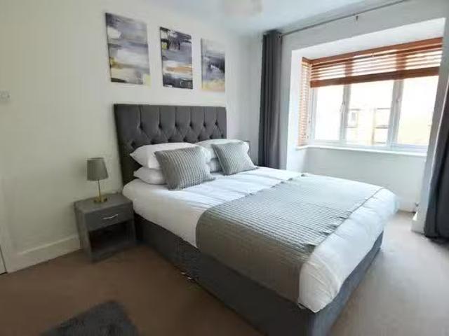 Rental! 1 BR Maunsell Park, Crawley