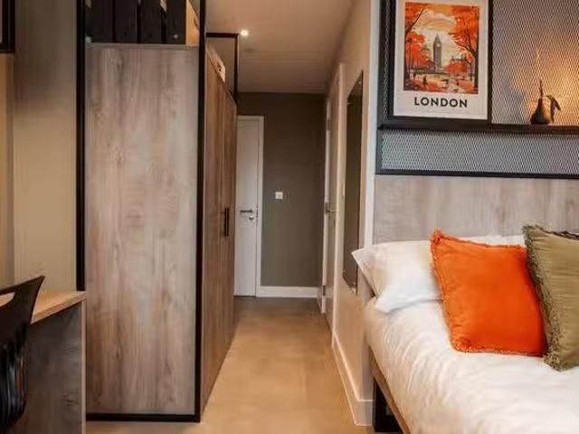 For Rent! 1 BR South Bermondsey Ultimate Ensuite