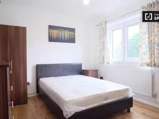 Just in! 1 BR Spacious room to rent in 5 bedroom flat in Wimbl.