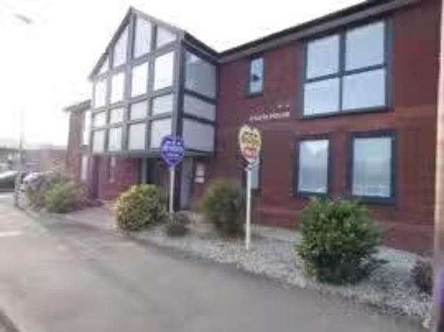 Cozy 1 BR Property & Houses to Rent: Albert Street, Fleet, Ham.