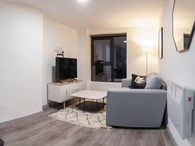 Rental! 1 BR Roscoe Street
