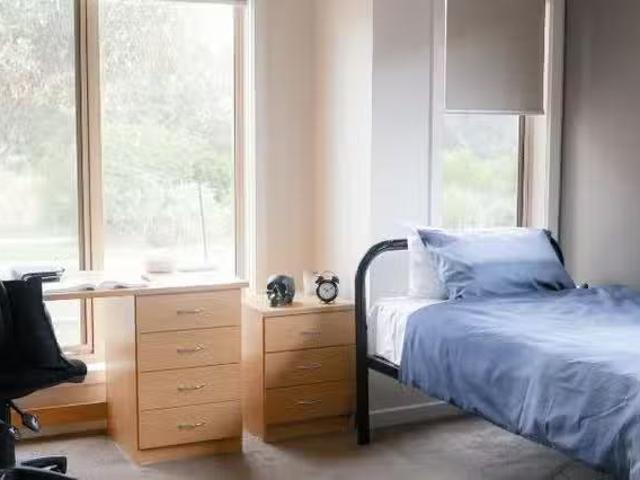 Deal! 1 BR Uni Lodge La Trobe University Regional Housing Me.