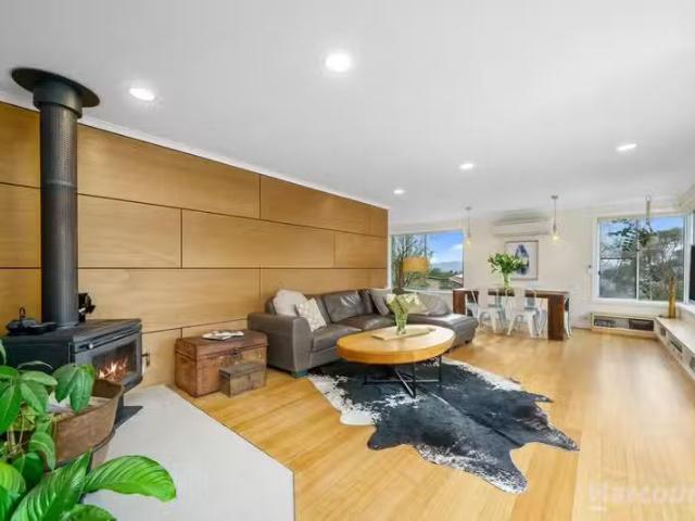 Unique 1 Langford Court, LENAH VALLEY, TAS 7008 House for Rent