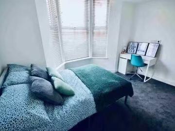 Unique 1 Room 71 Esher Road, L6 6 Beds 6 Baths