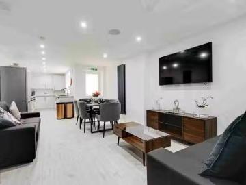 Charming 1 Room 102 Needham Road, L7 6 Beds 4 Baths