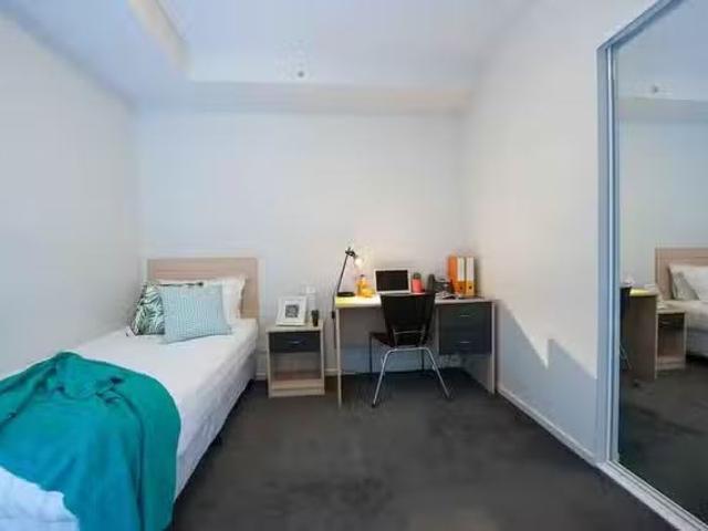 Rental! 1 Room 2 Bedroom Apartment Large High Level