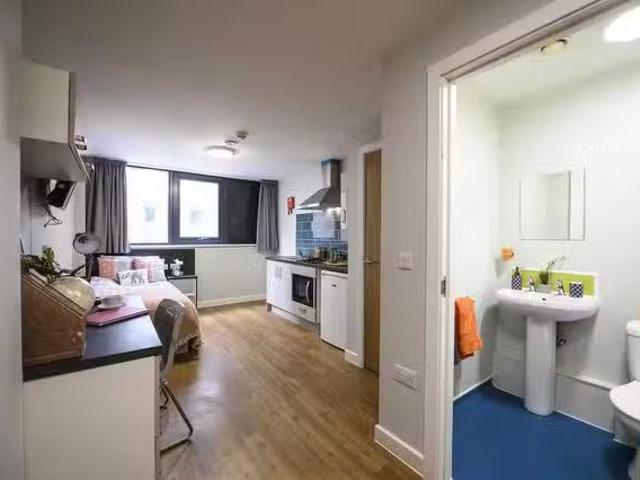Deal! 1 Room Sovereign house B 1 Bed / 1 Bath