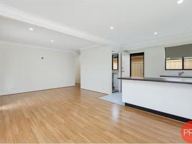 Charming 1 Wakefield Close, RAWORTH Townhouse for rent Listed.