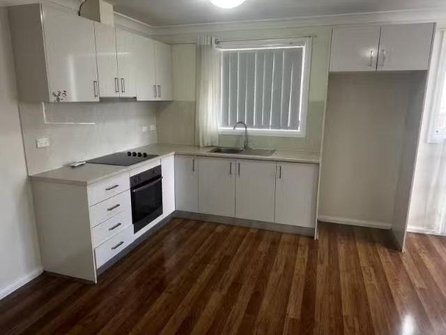 Cozy 1a Oakwood Place, BUSBY House for rent Listed by Gavin B.