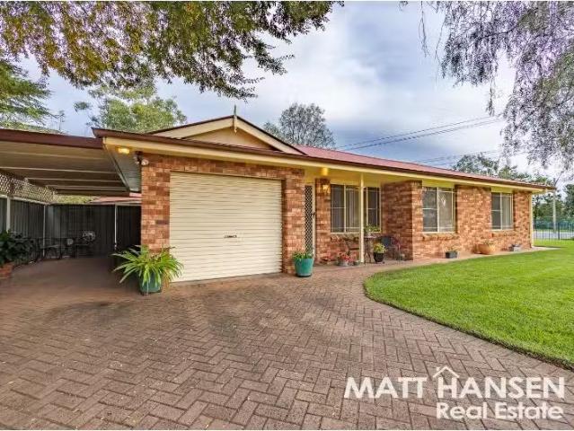 Just in! 1A Diane Street, DUBBO Townhouse for rent Listed by.