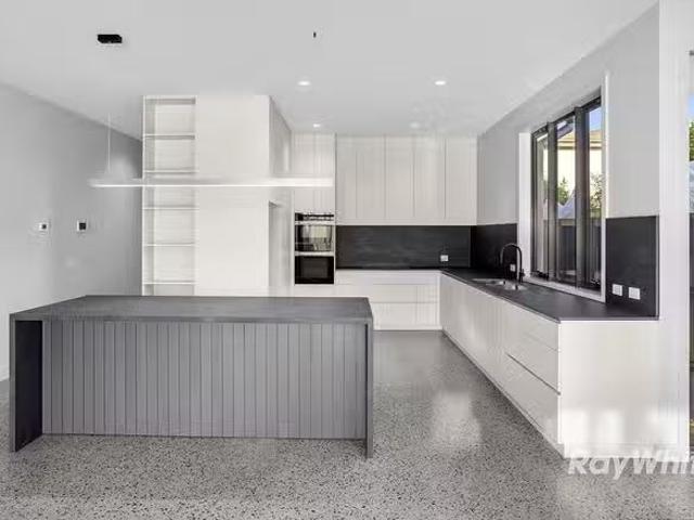 Unique 1B Collins Street, Ormond, VIC 3204