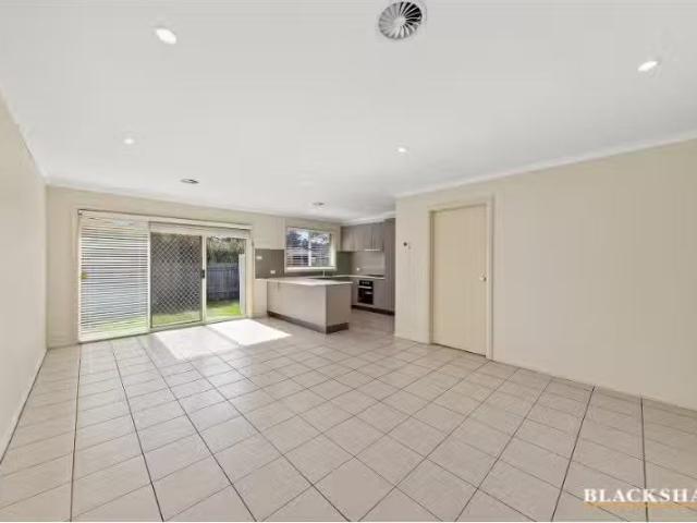 Cozy 2/42 Lhotsky Street, Charnwood Apartment for rent Listed.