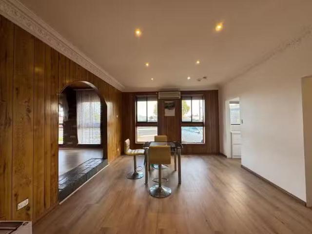 For Rent! 244 Main Road East, St Albans VIC 3021