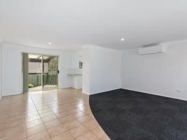Cozy 2/45 Heritage Drive, Kanwal House for rent Listed by Pai.